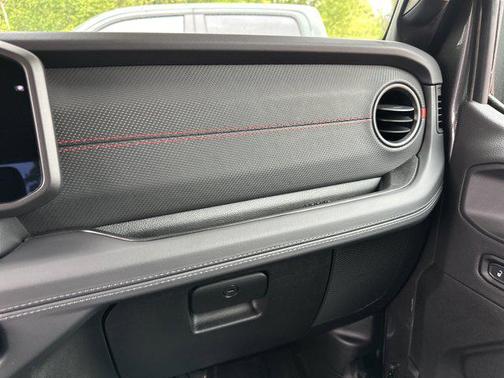 Granite Crystal Metallic Clearcoat 2026 Jeep Gladiator Rubicon