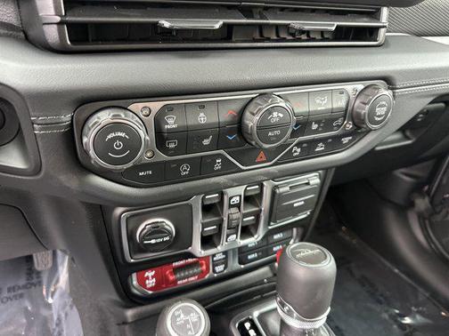Granite Crystal Metallic Clearcoat 2026 Jeep Gladiator Rubicon