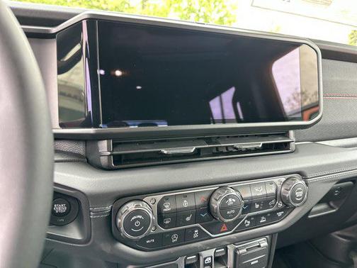 Granite Crystal Metallic Clearcoat 2026 Jeep Gladiator Rubicon