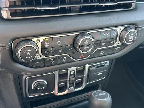 2026 Jeep Gladiator Sahara 4x4