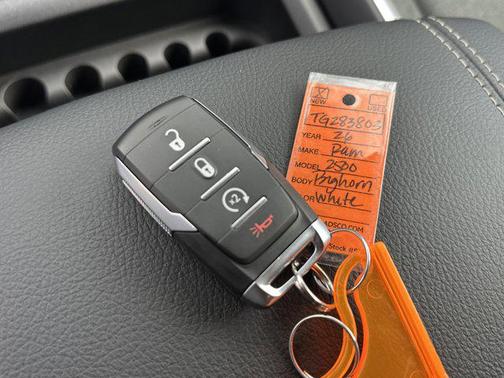 Bright White Clearcoat 2026 RAM 2500 Big Horn Crew Cab 4x4 6'4' Box