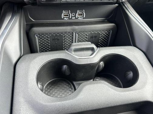 Bright White Clearcoat 2026 RAM 2500 Big Horn Crew Cab 4x4 6'4' Box