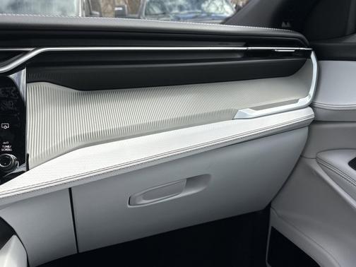 Bright White Clearcoat 2026 Jeep Cherokee Limited
