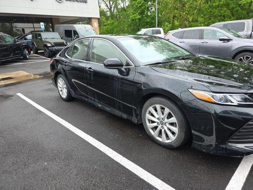 Midnight Black Metallic 2018 Toyota Camry LE