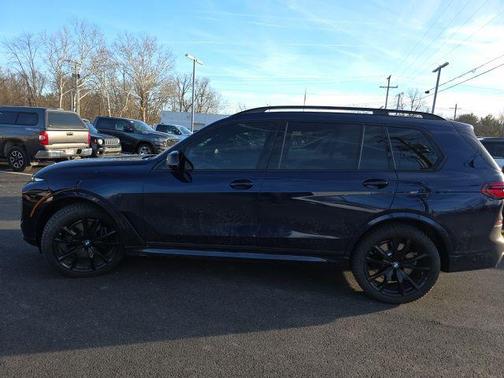 2025 BMW X7 M60i