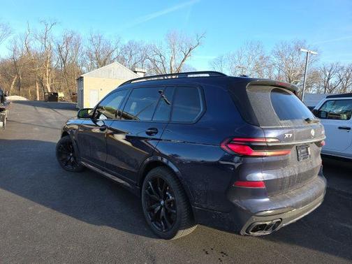 2025 BMW X7 M60i