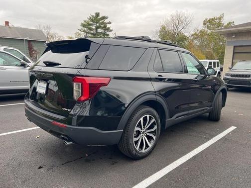 2022 Ford Explorer ST-Line