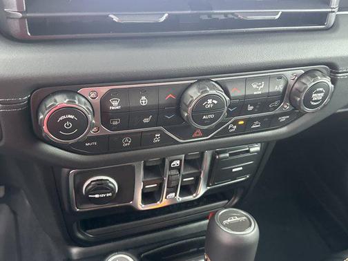 2026 Jeep Gladiator Sahara 4x4