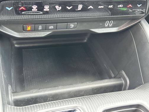 Silver Zynith Clearcoat 2026 Jeep Cherokee Limited