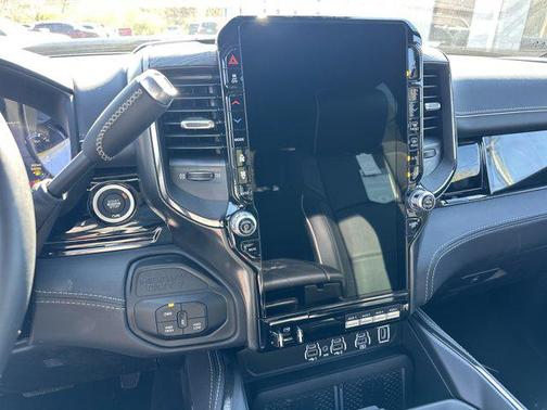 Diamond Black Crystal Pearlcoat 2026 RAM 2500 Limited Crew Cab 4x4 8' Box