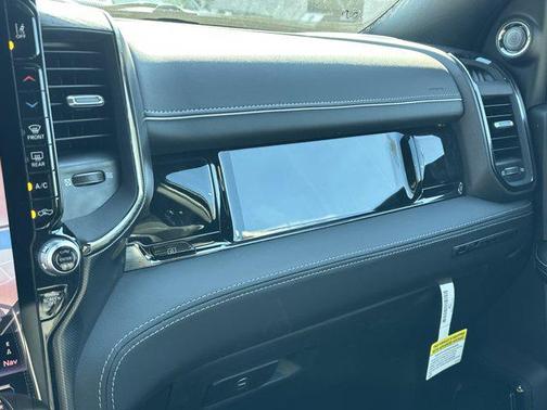 Diamond Black Crystal Pearlcoat 2026 RAM 2500 Limited Crew Cab 4x4 8' Box