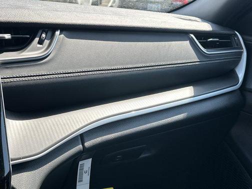 Diamond Black Crystal Pearlcoat 2026 Jeep Grand Cherokee Altitude