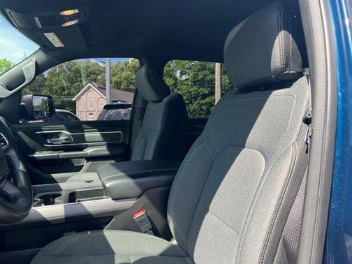 Patriot Blue Pearlcoat 2022 RAM 1500 Big Horn/Lone Star