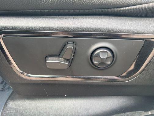 Ivory White Tri-Coat Pearlcoat 2022 RAM 1500 Limited
