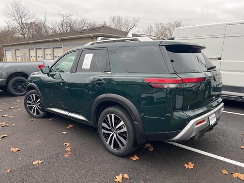 2024 Nissan Pathfinder Platinum 4WD