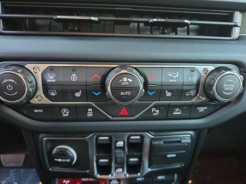 2025 Jeep Gladiator Mojave X