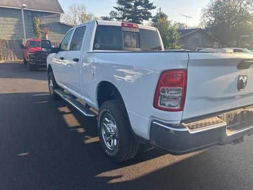 2024 RAM 2500 Tradesman Crew Cab 4x4 6'4' Box