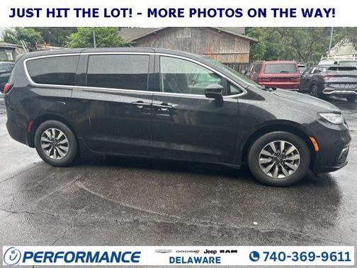 2023 Chrysler Pacifica Hybrid Touring L