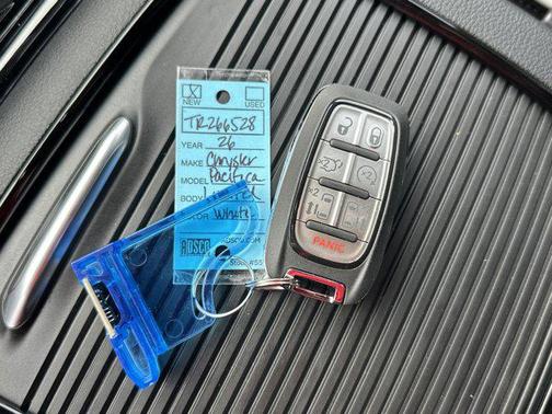 Bright White Clearcoat 2026 Chrysler Pacifica Limited