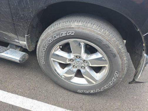 Brilliant Black Crystal Pearlcoat 2017 RAM 1500 Big Horn