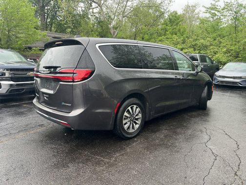 2022 Chrysler Pacifica Hybrid Touring L
