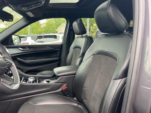 Baltic Gray Metallic Clearcoat 2024 Jeep Grand Cherokee L Altitude