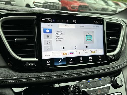 Diamond Black Crystal Pearlcoat 2027 Chrysler Pacifica L