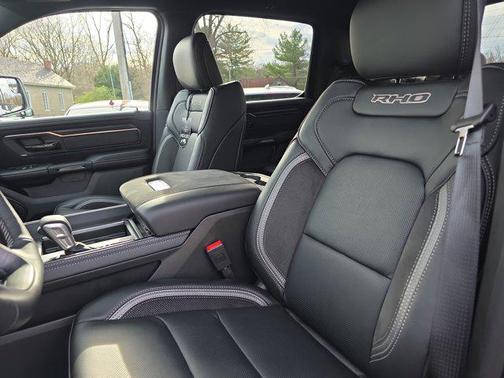 Molten Red Pearlcoat 2026 RAM 1500 RHO Crew Cab 4x4 5'7' Box