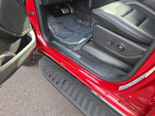 Molten Red Pearlcoat 2026 RAM 1500 RHO Crew Cab 4x4 5'7' Box