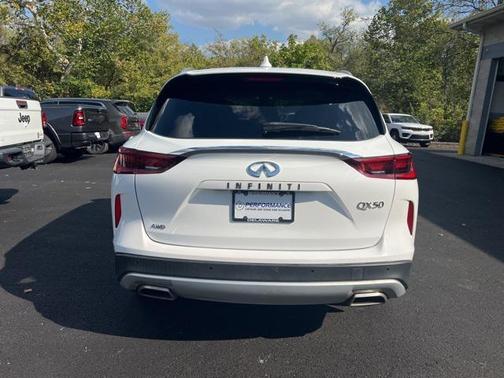 2022 INFINITI QX50 LUXE AWD