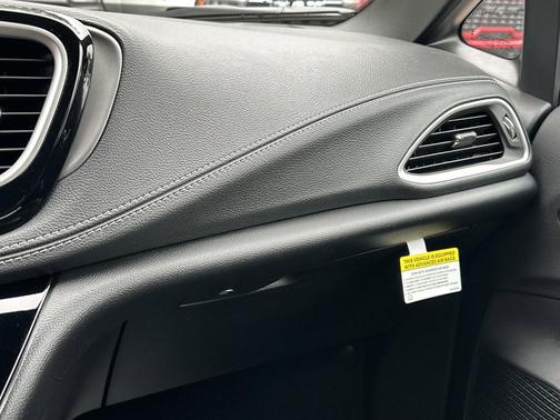 Bright White Clearcoat 2027 Chrysler Pacifica L