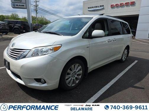 Super White 2016 Toyota Sienna XLE