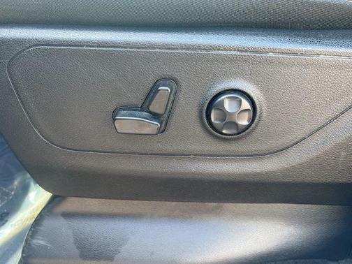 Bright White Clearcoat 2019 RAM 1500 Big Horn