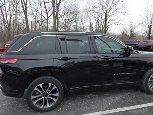 2022 Jeep Grand Cherokee 4xe Overland