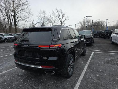 2022 Jeep Grand Cherokee 4xe Overland