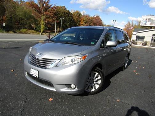 2017 Toyota Sienna XLE Premium