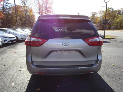 2017 Toyota Sienna XLE Premium