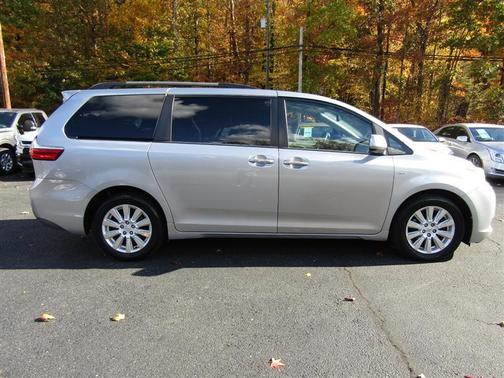 2017 Toyota Sienna XLE Premium