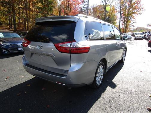 2017 Toyota Sienna XLE Premium
