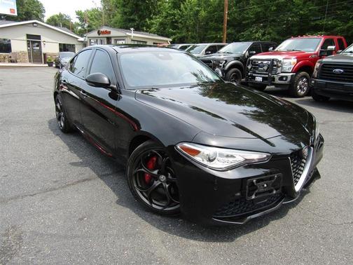 Alfa Black 2017 Alfa Romeo Giulia Ti