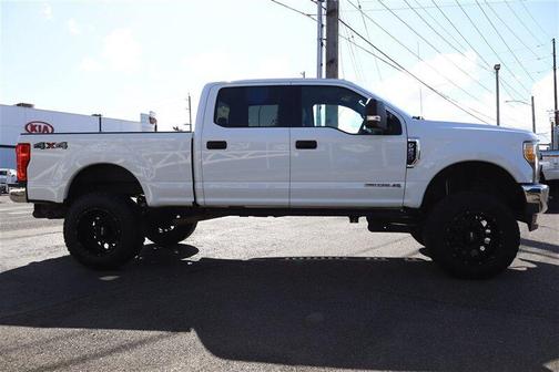 Oxford White 2017 Ford F-250 XLT