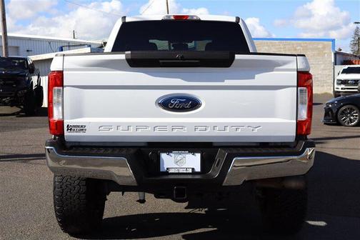 Oxford White 2017 Ford F-250 XLT
