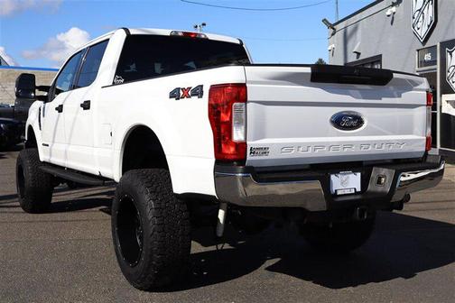 Oxford White 2017 Ford F-250 XLT