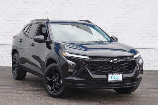 Mosaic Black Metallic 2026 Chevrolet Trax LT