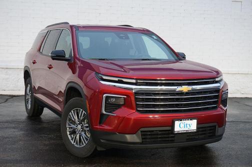 Radiant Red Tintcoat 2025 Chevrolet Traverse LT