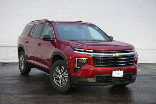 Radiant Red Tintcoat 2025 Chevrolet Traverse LT