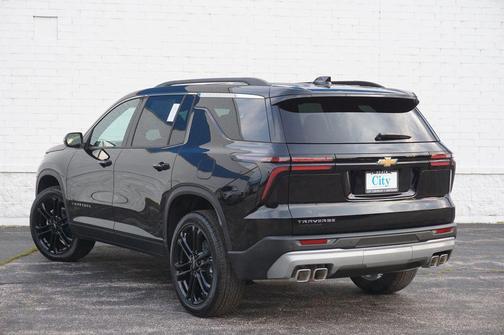 Mosaic Black Metallic 2026 Chevrolet Traverse LT