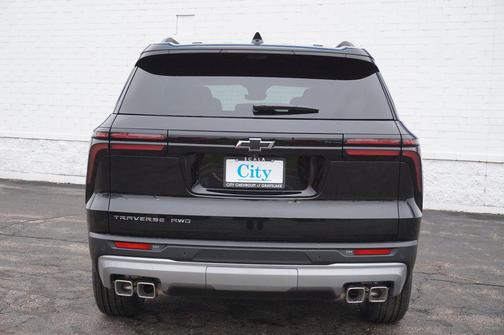 Mosaic Black Metallic 2026 Chevrolet Traverse LT