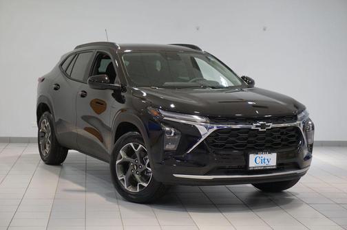 Mosaic Black Metallic 2026 Chevrolet Trax LT
