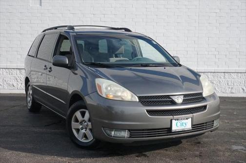 2004 Toyota Sienna XLE